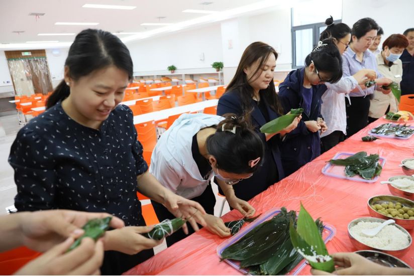 濃濃端午情 關愛暖人心——陜西直升機產(chǎn)業(yè)發(fā)展園開展端午節(jié)體驗、慰問系列活動